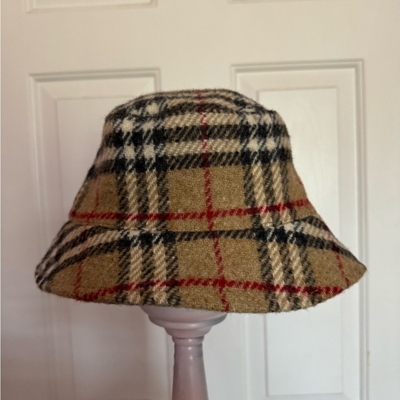 Burberry authentic Wool Hat Womens Medium - Picture 1 of 2